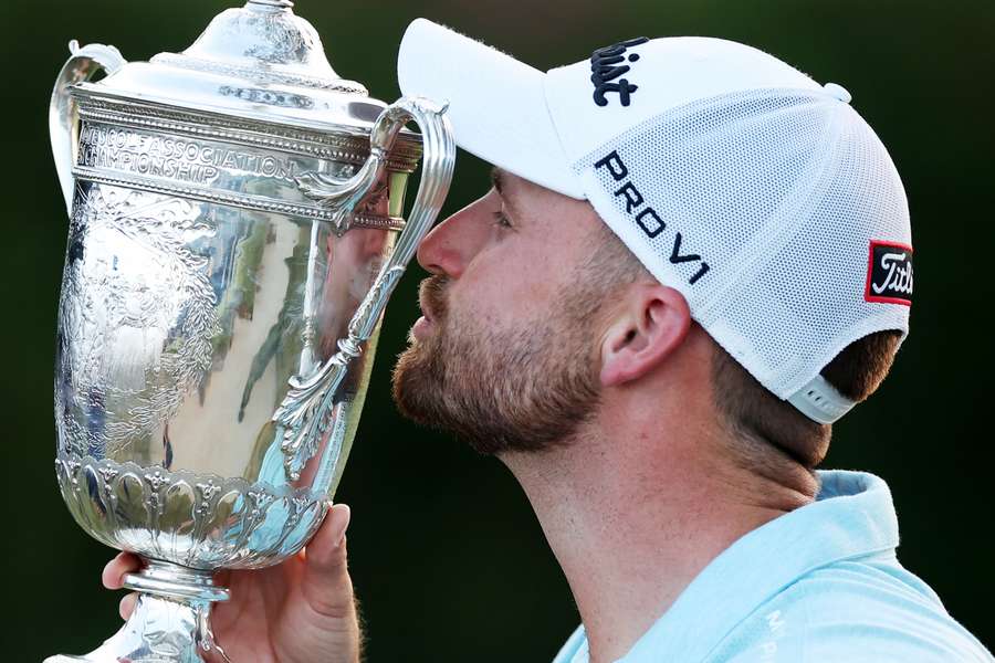 Wyndham Clark of the United States kisses the trophy after winning the 123rd US Open