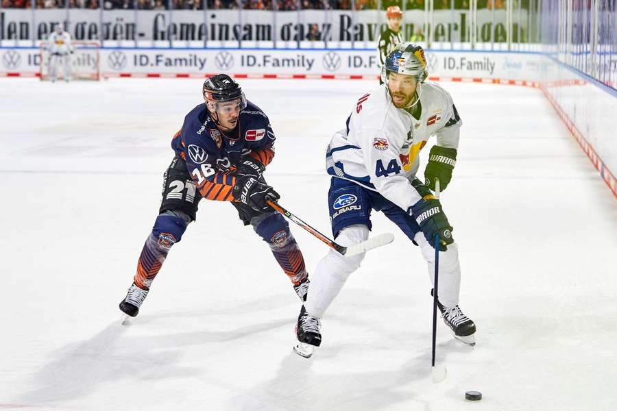 Zachary Redmond (r.) und Jean-Christophe Beaudin im Zweikampf.