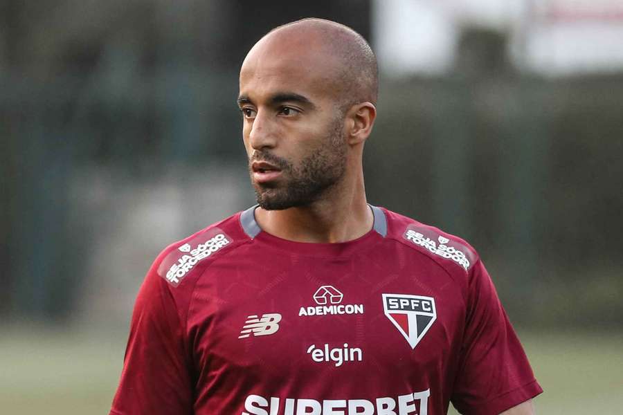 Lucas Moura voltou a sentir dores no joelho Lucas Moura voltou a sentir dores no joelho