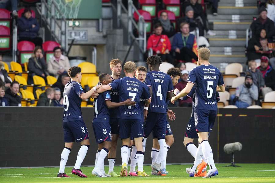 Søndag kan AGF spille mesterskabskampen fuldkommen åben med en sejr over Viborg FF. Søndag kan AGF spille mesterskabskampen fuldkommen åben med en sejr over Viborg FF.