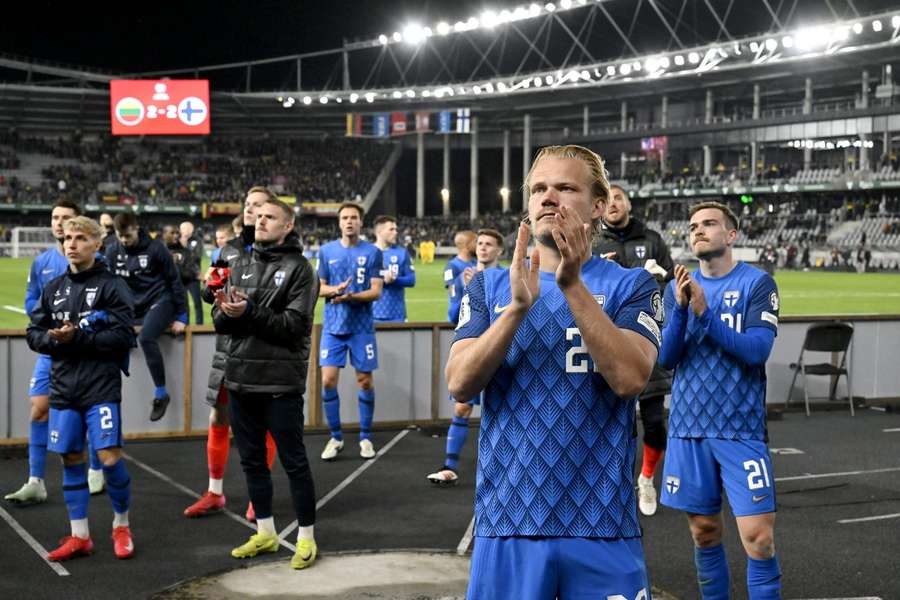 Finowie szykują na mecze z Holandią i Polską... hokejowy futbol