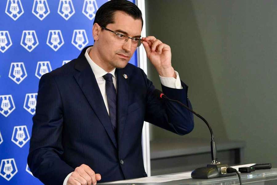 Răzvan Burleanu a spus de ce nu și-a dat demisia după ratarea calificării la Cupa Mondială Răzvan Burleanu a spus de ce nu și-a dat demisia după ratarea calificării la Cupa Mondială