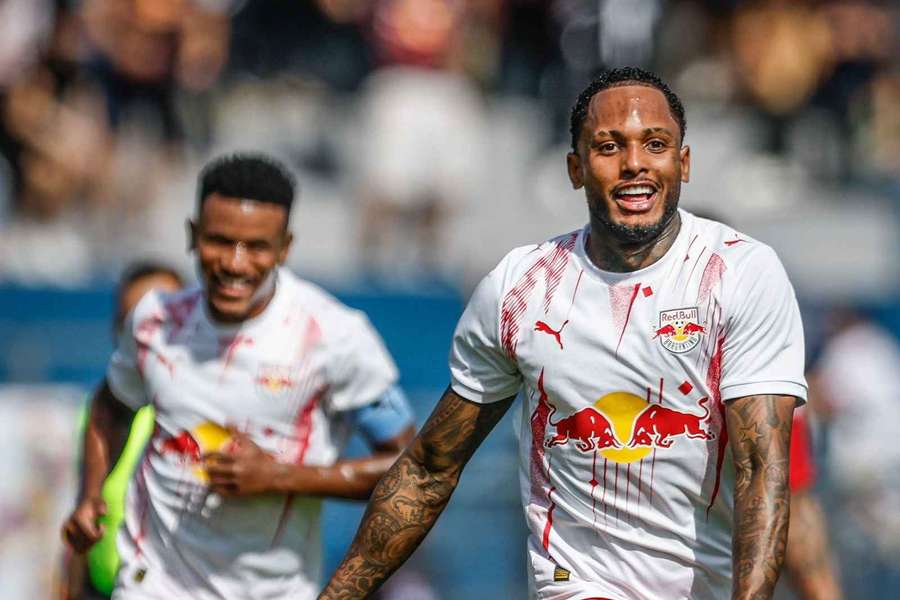 Fernando abriu o placar com gol de longa distância