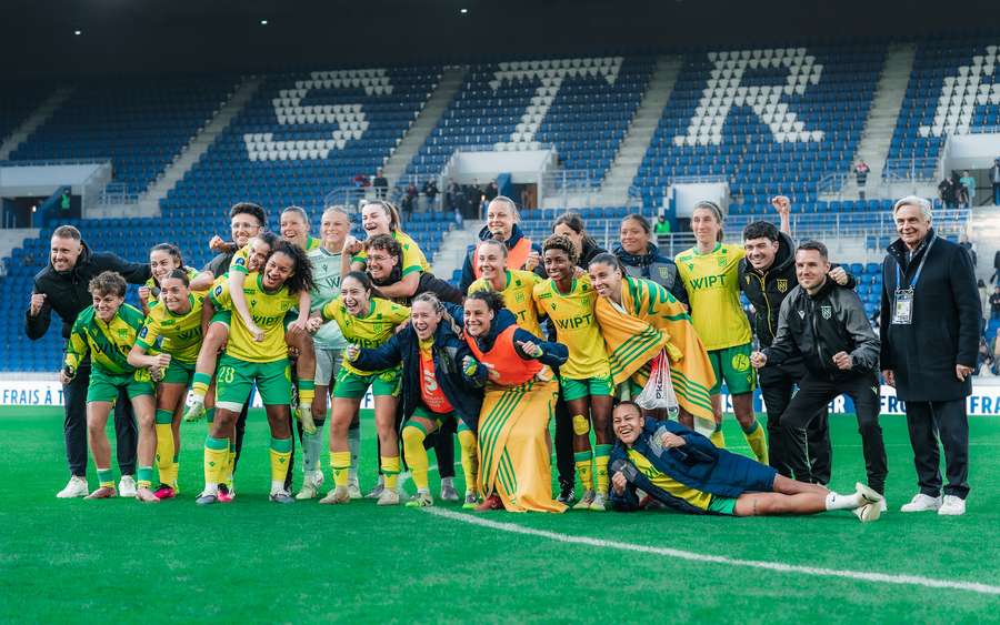 Le groupe nantais célébrant sa victoire à Strasbourg le week-end passé