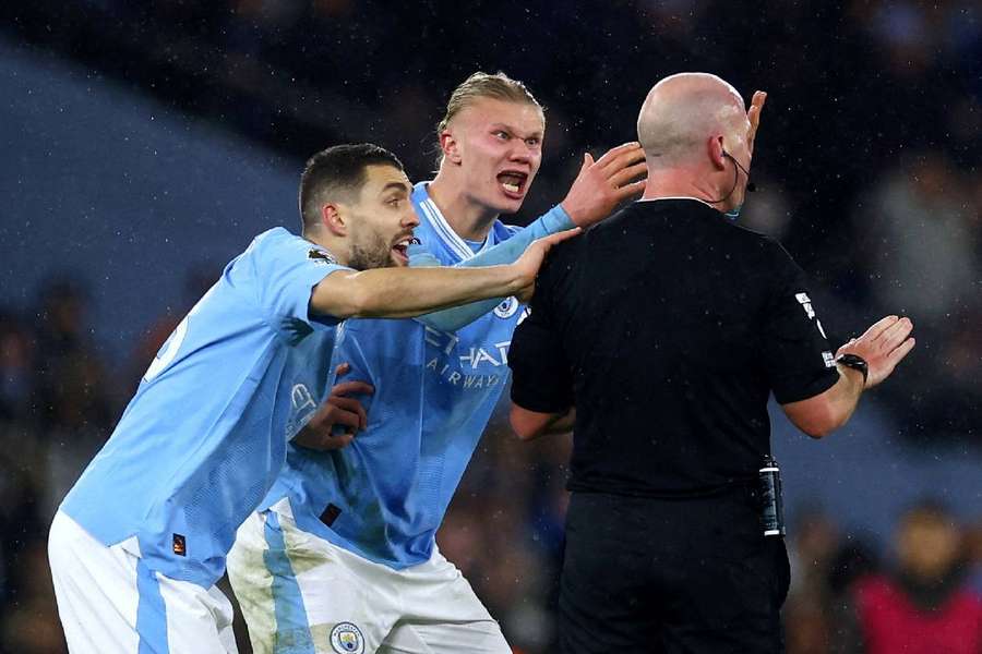 Manchester City's Erling Braut Haaland and Mateo Kovacic remonstrate with referee Simon Hooper 