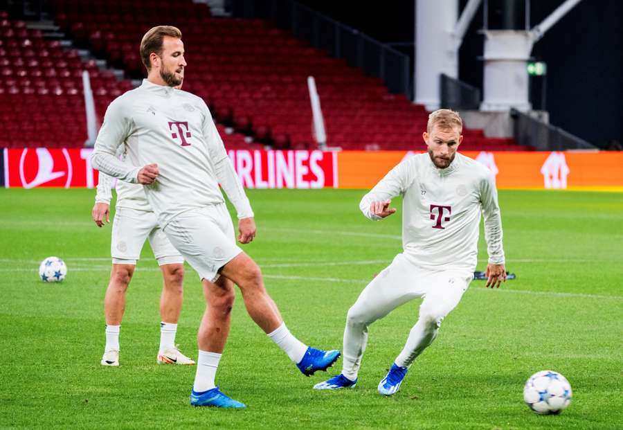 Harry Kane i Konrad Laimer z Bayernu Monachium podczas treningu