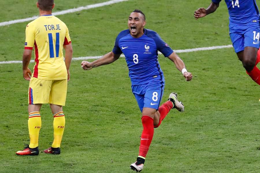 Dimitri Payet celebra gol da vitória da França na abertura da Euro 2016