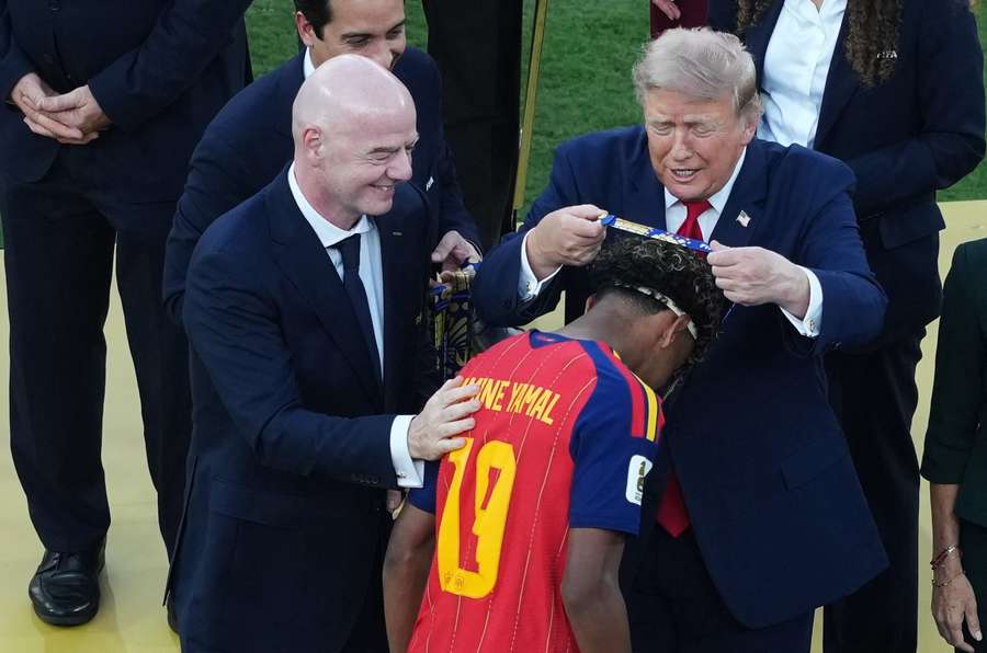 Lamine Yamal riceve la medaglia da Trump Lamine Yamal riceve la medaglia da Trump