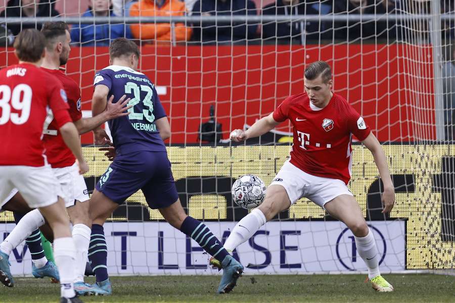 Rick Meissen (rechts) in duel met Joey Veerman