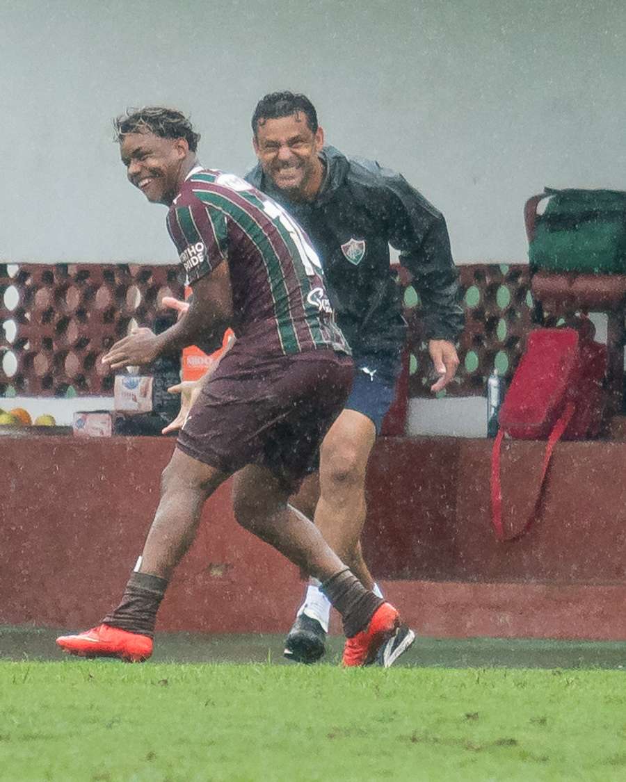 Wesley Natã comemora com Fred um gol no sub-20 de Fluminensne pelo Carioca da categoria contra o Vasco Wesley Natã comemora com Fred um gol no sub-20 de Fluminensne pelo Carioca da categoria contra o Vasco