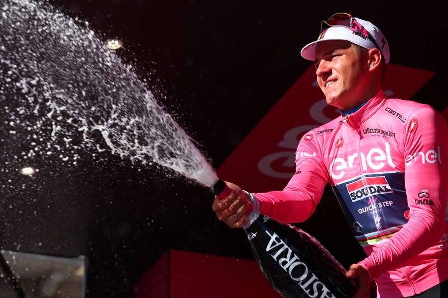 I 2022 vandt Remco Evenepoel den røde førertrøje i Vuelta a España. Søndag starter han dagen i lyserødt i årets Giro d'Italia.