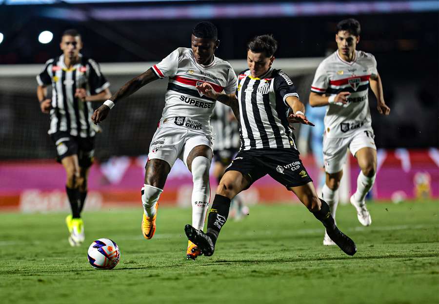 São Paulo e Santos se enfrentam pelo Brasileirão