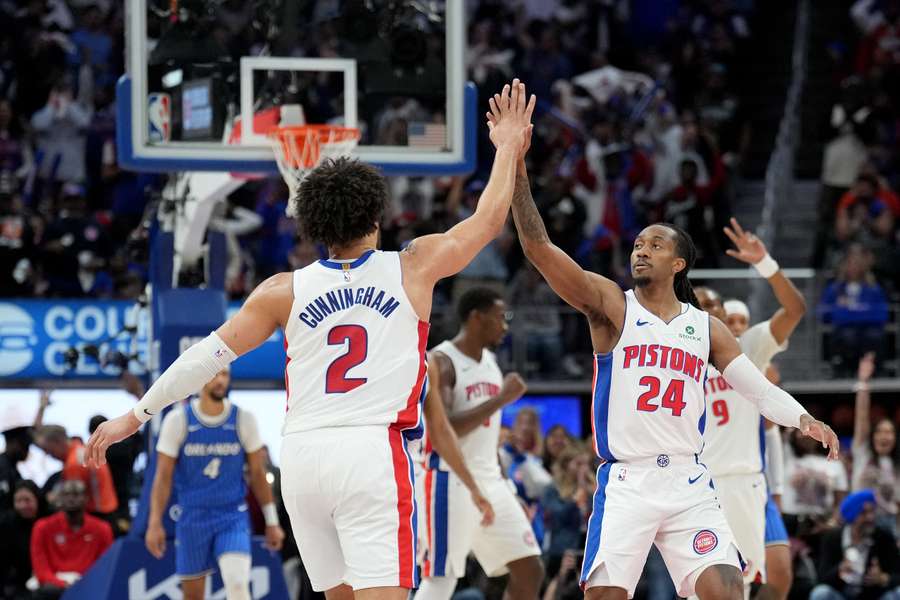 Die Detroit Pistons feiern den Einzug in die nächste Runde der NBA-Playoffs.
