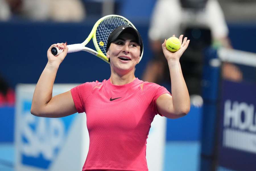 Andreescu staat in de kwartfinales in Tokio na opgave van Haddad Maia