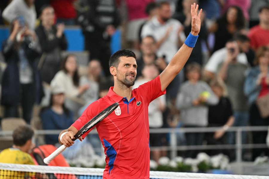 Novak Djokovic hat die erste Hürde in Paris genommen.