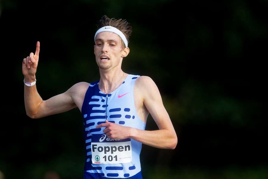 Mike Foppen dook op de 10 kilometer als eerste Nederlander onder de 28 minuten