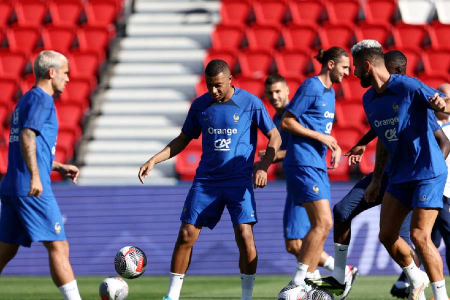 Griezmann, Mbappé et Giroud animeront l'attaque française.