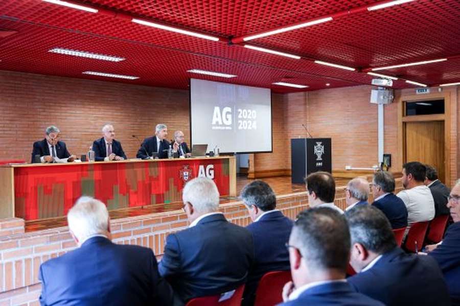José Luis Arnaut preside à Mesa da AG da FPF