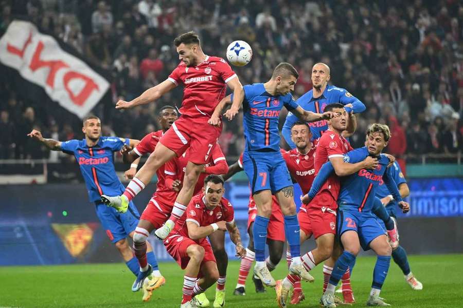 FCSB a pus pe masă cinci nume în negocierile cu Dinamo pentru transferul lui Dennis Politic