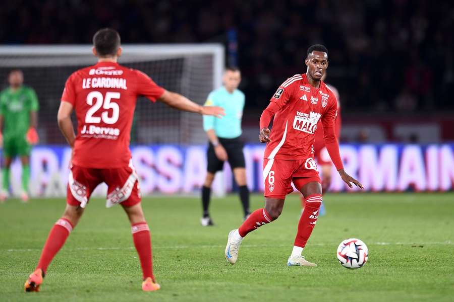 Edimilson Fernandes v ligovém zápase proti PSG.