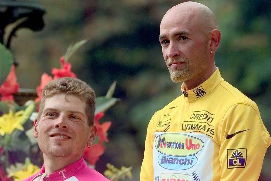 Marco Pantani en jaune à Paris, avec son dauphin Jan Ullrich.