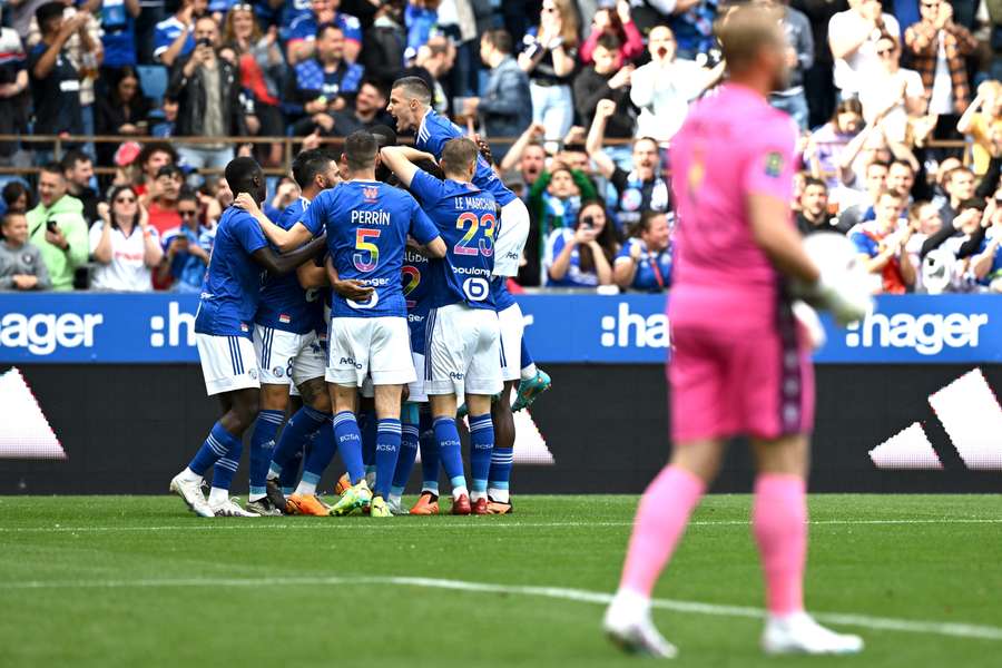 Strasbourg celebrate a very early opener against Nice