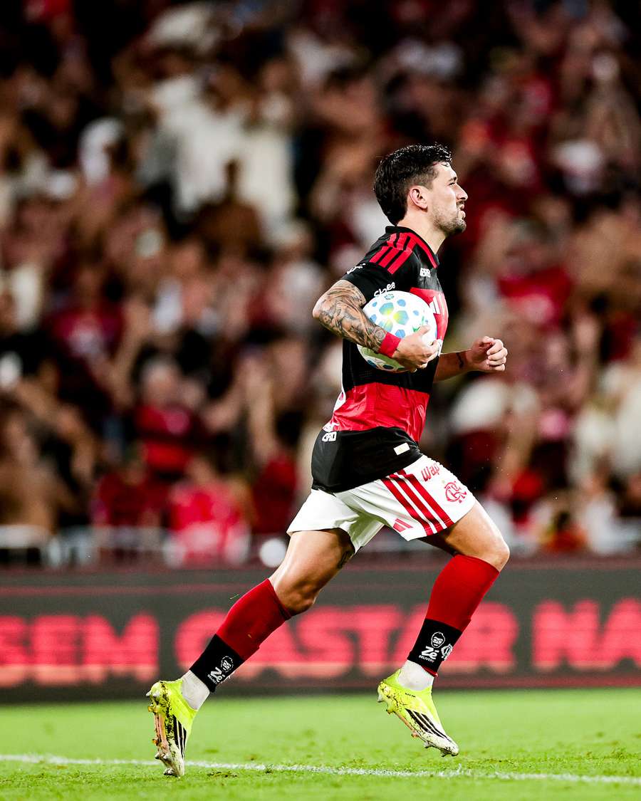 Arrascaeta empatou para o Fla contra o Inter