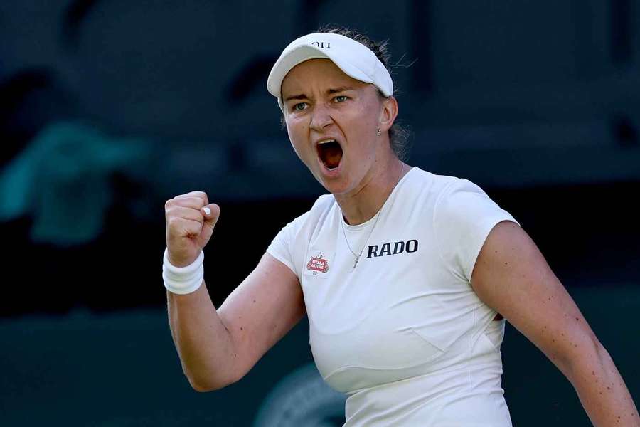 Barobra Krejčíková v zápase druhého kola Wimbledonu Barobra Krejčíková v zápase druhého kola Wimbledonu