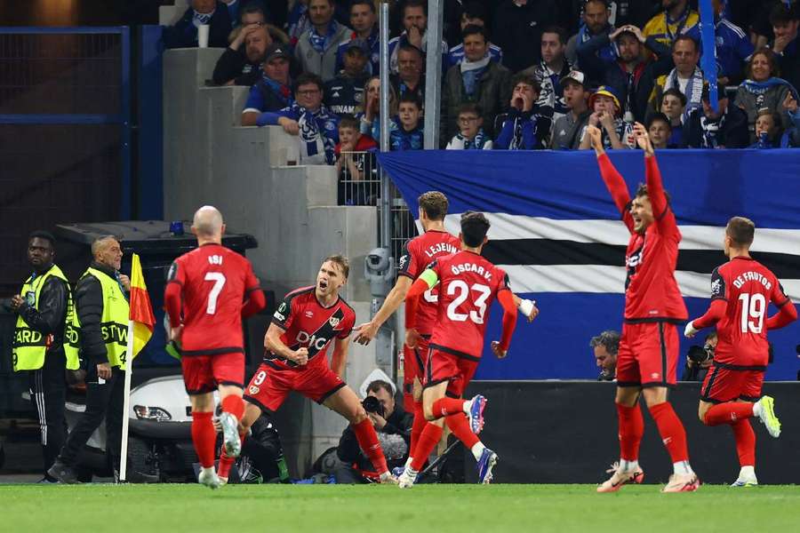 Alemao, celebrando con sus compañeros