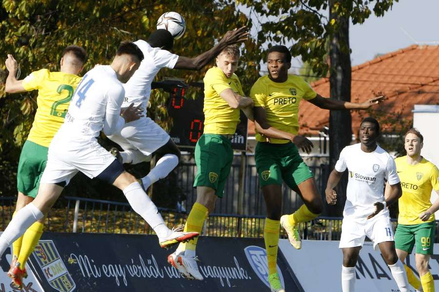 Dohrávka 11. kola medzi Šamorínom a Žilinou gól nepriniesla.  Dohrávka 11. kola medzi Šamorínom a Žilinou gól nepriniesla.