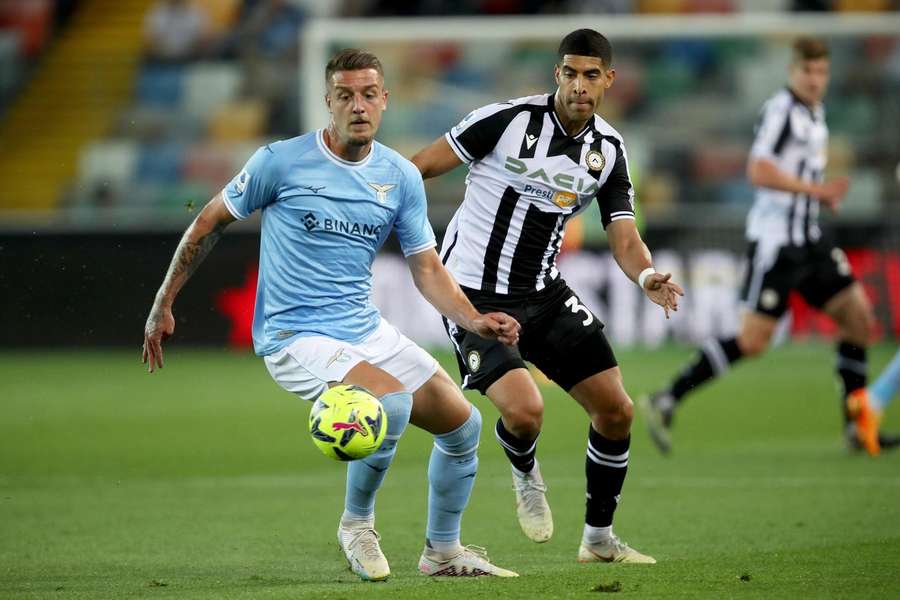 Masina e Milinkovic Savic no duelo entre Udinese e Lazio