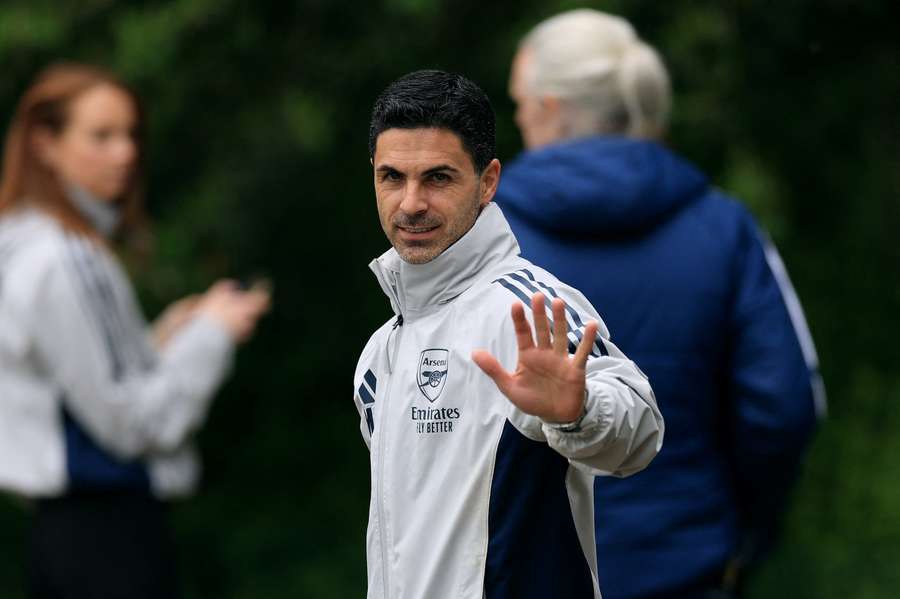 Presenter forced to apologise after asking "Do you want to punch Arteta in the face?"