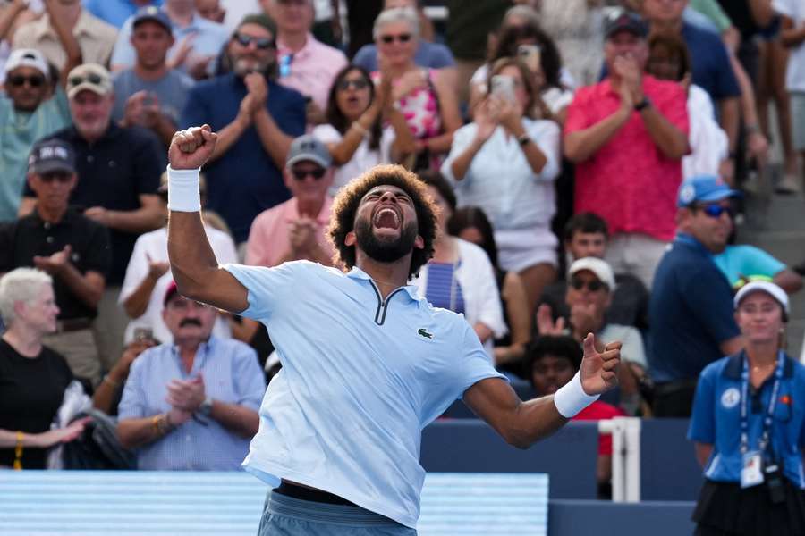 Arthur Fils comemora seu primeiro título de Masters 1000