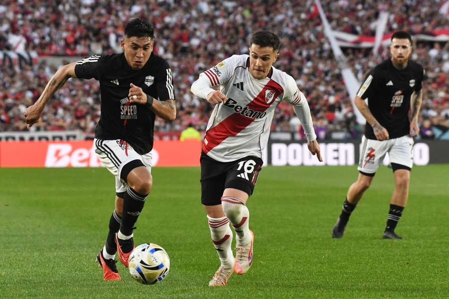 Deportivo Riestra, dispuesto a seguir ganando partidos y asustando a River y a Boca
