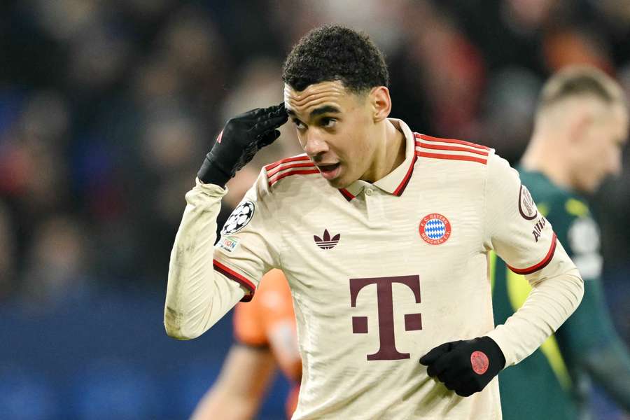 Jamal Musiala celebra tras marcar el cuarto gol de su equipo durante el partido de Liga de Campeones entre el Shakhtar Donetsk y el Bayern de Múnich