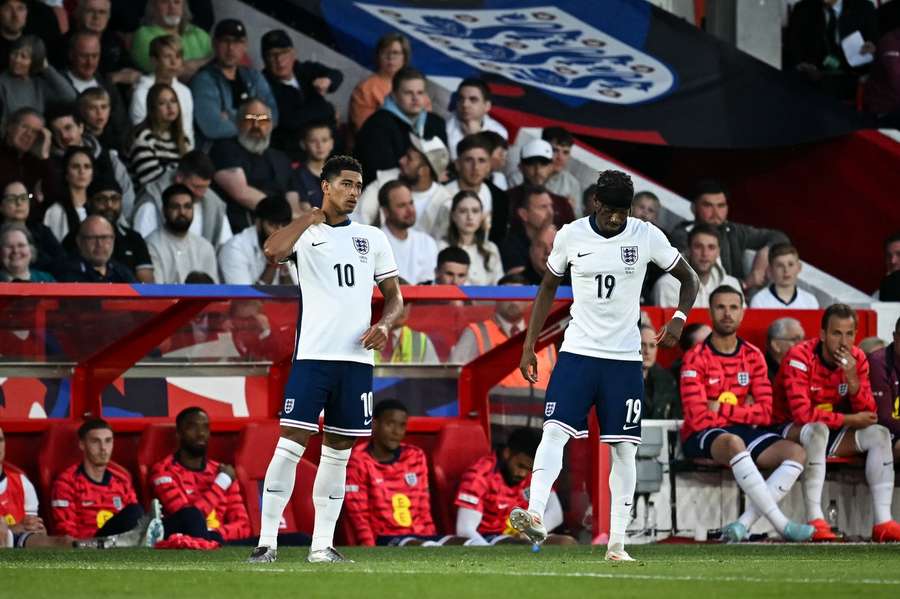 Bellingham and Madueke prepare to enter the pitch