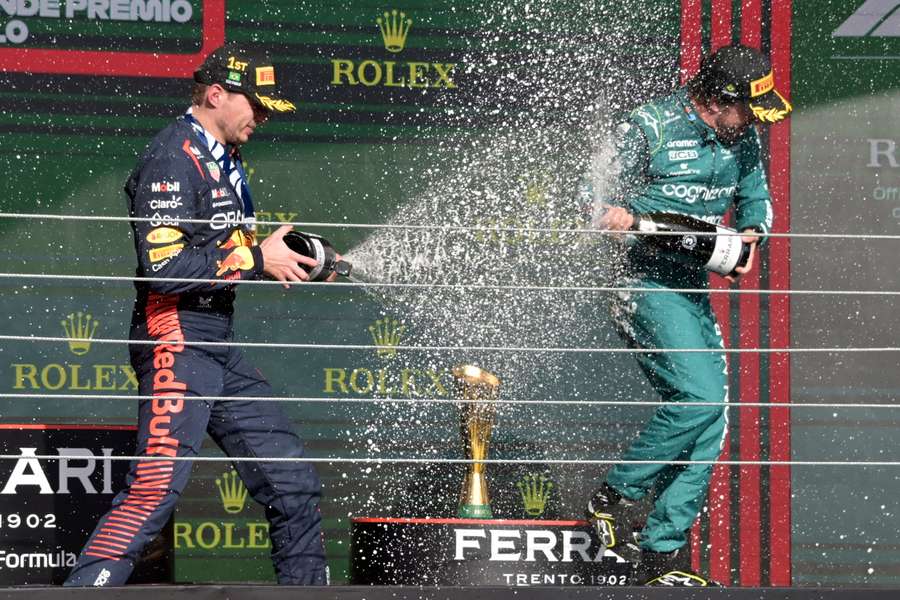 Verstappen e Alonso diviram o pódio em Interlagos
