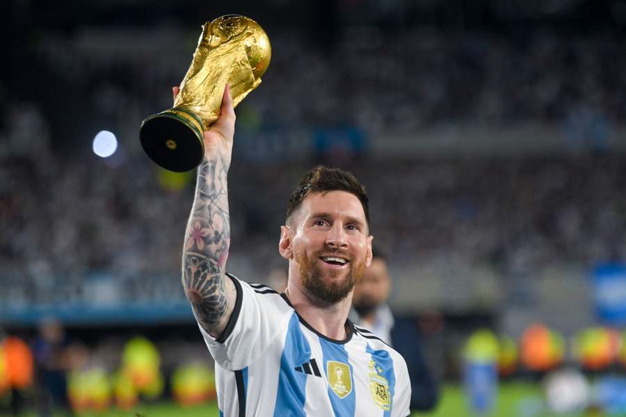 Lionel Messi sărbătorind câștigarea Cupei Mondiale la Buenos Aires