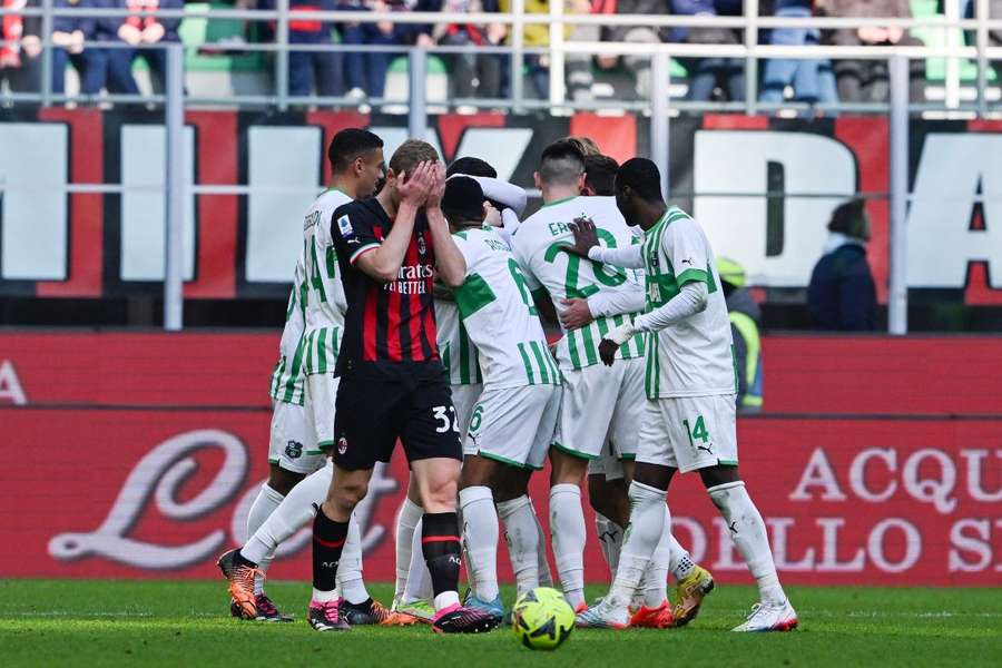 Berardi trascina il Sassuolo e umilia il Milan 5-2, crisi nera per la squadra di Pioli