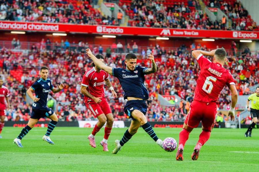 Sancet salió lesionado, como Prados, en los amistosos ante el Liverpool