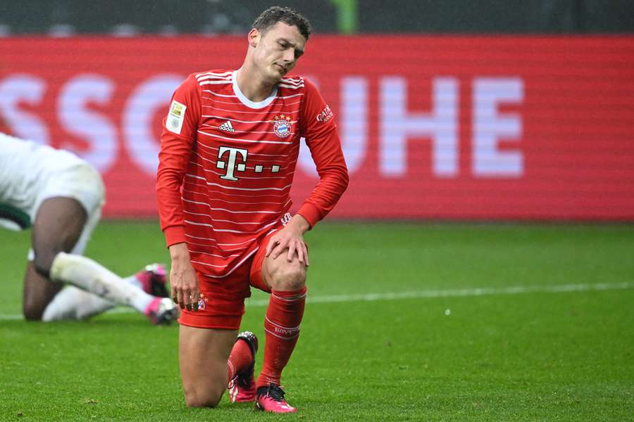 Konkurenci gonią Bayern po porażce, najbardziej wyrównana liga od 14 lat