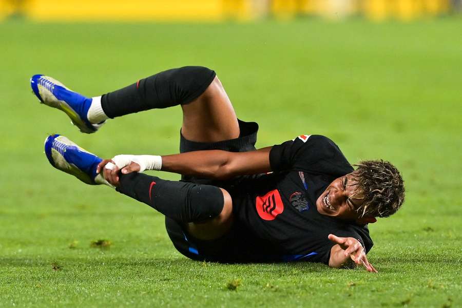 Lamine Yamal sofreu uma pancada no jogo com o Las Palmas