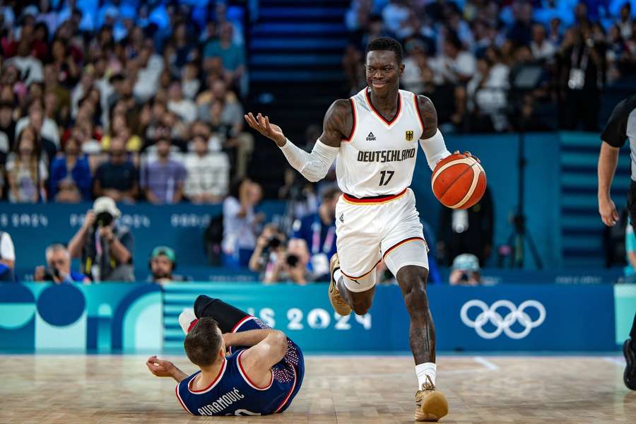 Dennis Schröder hat den Basketball aus verschiedenen Perspektiven kennengelernt.