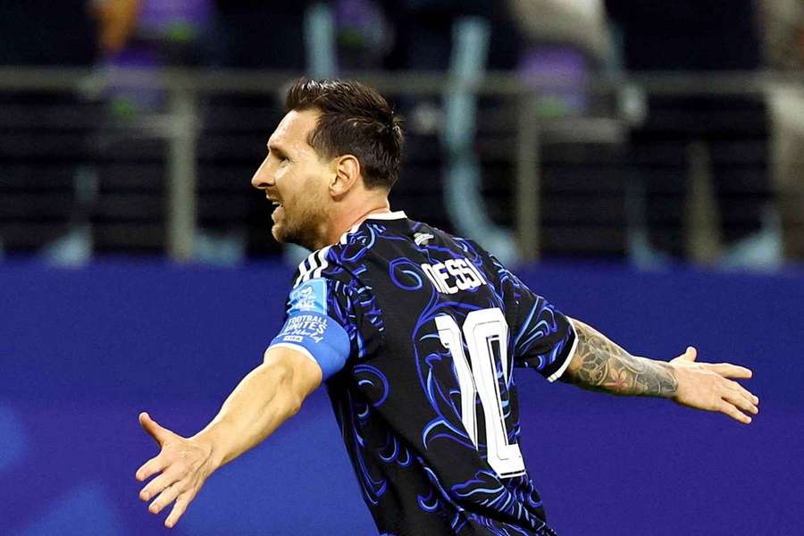 Messi comemora após marcar contra a Jordânia