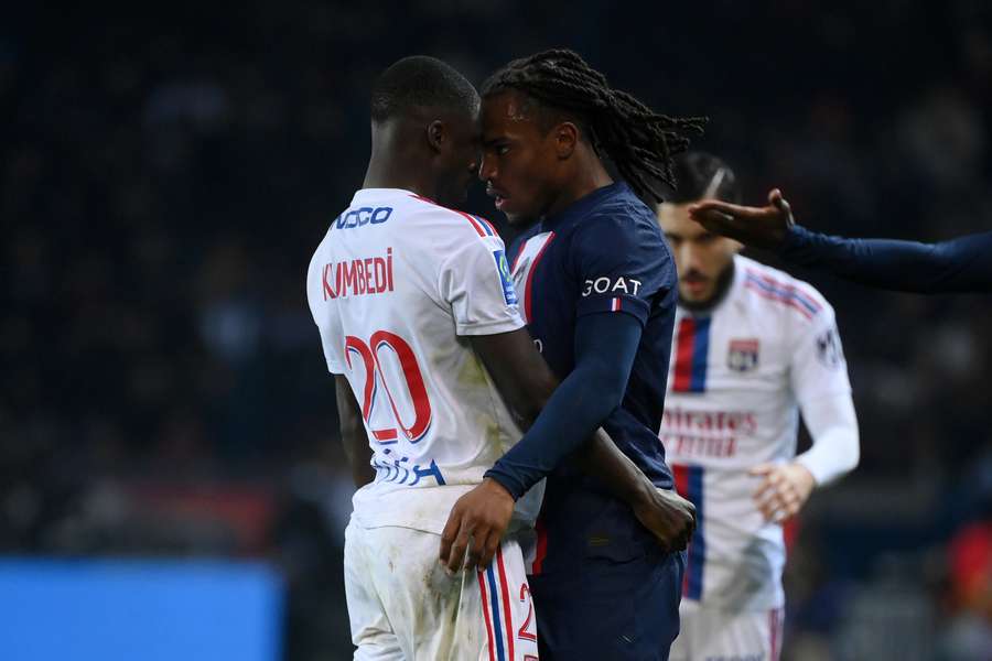 Der var masser af tænding, som her hvor Lyons Saël Kumbedi og PSG's Renato Sanches ses i infight, men det bragte ikke pariserne nogen vegne.