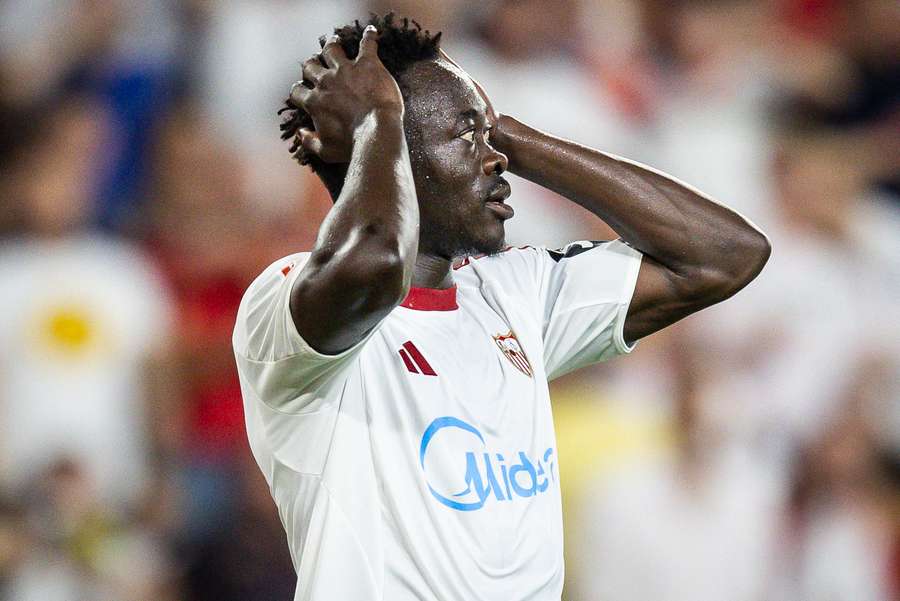 Akor Adams será baja en el Sevilla para el duelo frente al Girona