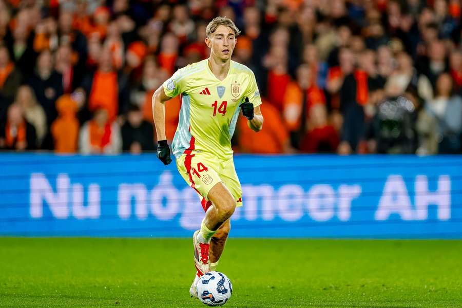 Huijsen si odkrútil debut za španielske áčko. Huijsen si odkrútil debut za španielske áčko.