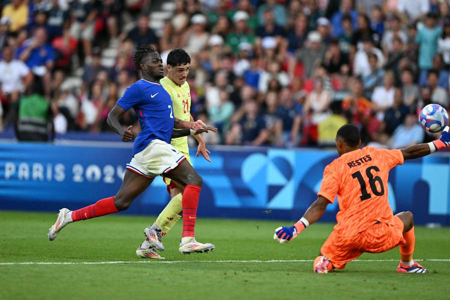 Camello, marcando el 3-4 ante Francia en la final olímpica Camello, marcando el 3-4 ante Francia en la final olímpica