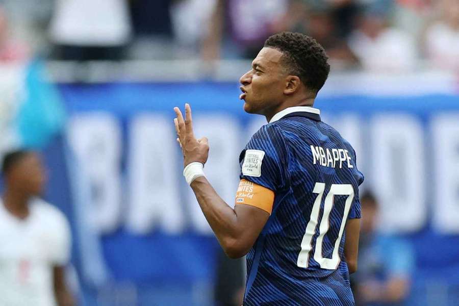 Mbappé by vyměnil střelecký rekord za týmový úspěch. Mbappé by vyměnil střelecký rekord za týmový úspěch.