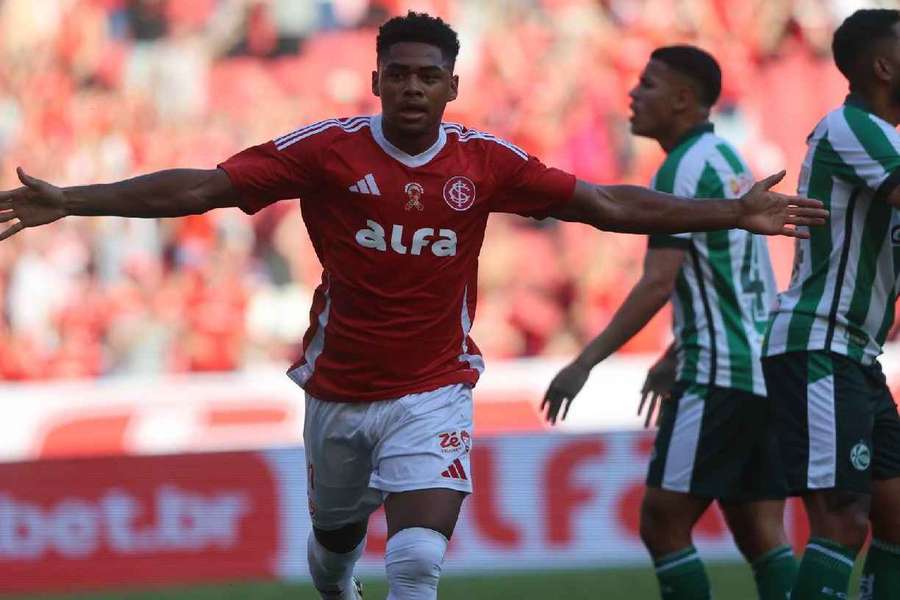 Victor Gabriel teve tarde iluminada no Beira-Rio